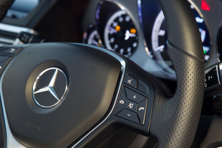  Mercedes-Benz E300 Hybrid Saloon 2012 года  (фото 20 из 58)
